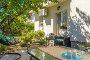 Dog Friendly Home M - Happy Rentals
